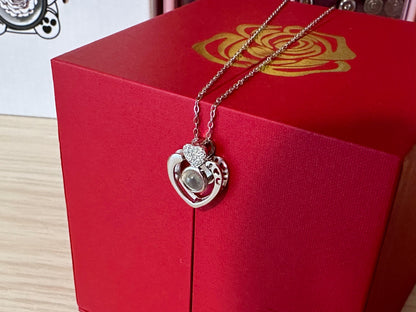 HotRose Double Heart Plata 925™ Conjunto con collar “te amo en 100 idiomas” en caja de rosa ascendente